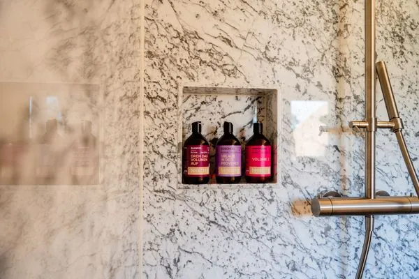 Badezimmer  Gegen den Wind