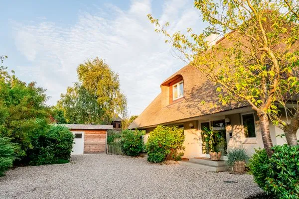 Hauptansicht  Gegen den Wind