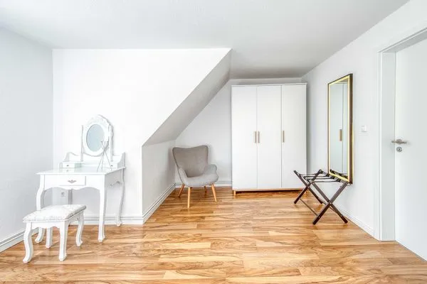 Ferienwohnung Eddi Waren (Müritz) - Kosmetiktisch im Schlafzimmer  Eddi