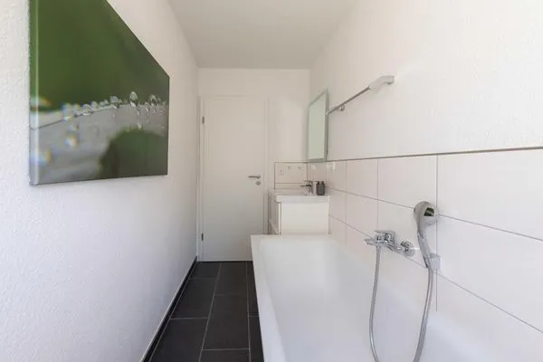 Ferienwohnung Eddi Waren (Müritz) - Badezimmer mit Badwewanne  Eddi