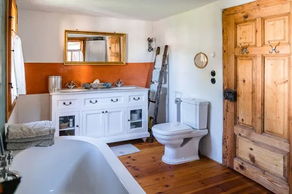 Geräumiges Bad und mit Flair  Ferienwohnung Landhaus Fröbel