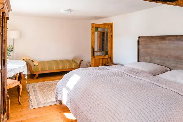 Wohn- & Schlafzimmer, hell und geräumig  Ferienwohnung Landhaus Fröbel