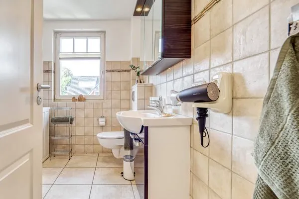 Bad mit Dusche und WC Mühlenstrasse 23 - Wohnung Boddenstern