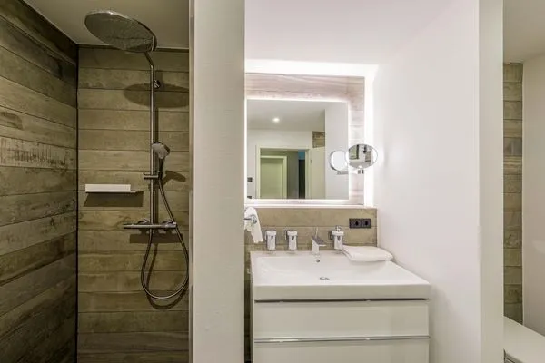 Ferienwohnung Wiesenkieker Ostseebad Wustrow ZweiWasser Alte Seefahrtschule Badezimmer  Wiesenkieker