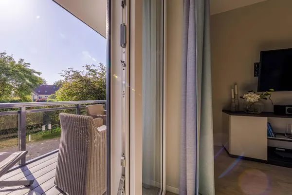 Ferienwohnung Wiesenkieker Ostseebad Wustrow - ZweiWasser Alte Seefahrtschule Balkonzugang  Wiesenkieker