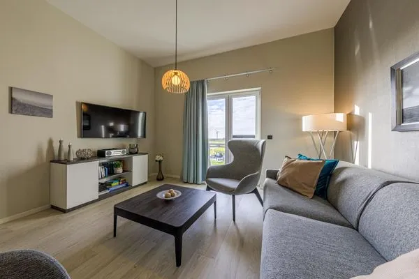 Ferienwohnung  Francis Drake Suite Ostseebad Wustrow ZweiWasser Alte Seefahrtschule Wohnzimmer  Francis Drake Suite