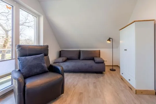 Ferienhaus SchönSicht Blick in eines der Schlafzimmer mit Schlafcouch  SchönSicht