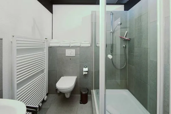 Ferienhaus HUF-Haus in Waren (Waren Müritz) Gäste-WC im Erdgeschoss  HUF-Haus