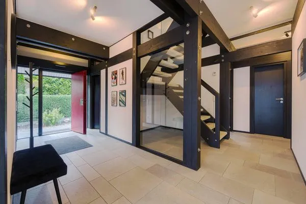 Ferienhaus HUF-Haus in Waren (Müritz) Blick in den Flur mit Treppe in das Obergeschoss  HUF-Haus