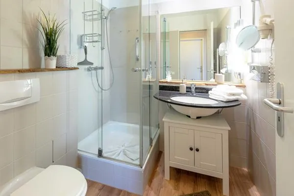 Ferienwohnung Aparthotel Zingst Heymat - Badezimmer  Heymat