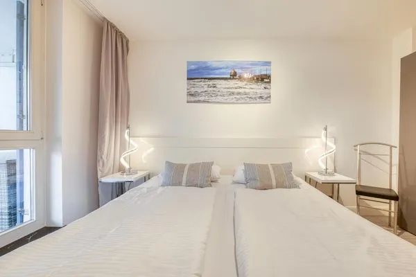 Ferienwohnung Ostseeblick Aparthotel Zingst - Schlafzimmer mit Doppelbett  Ostseeblick