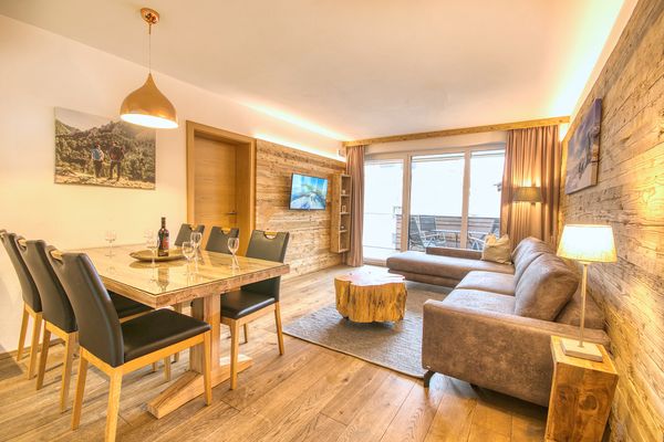 Alpin & Seeresort Top 14 Zell am See - Wohnzimmer