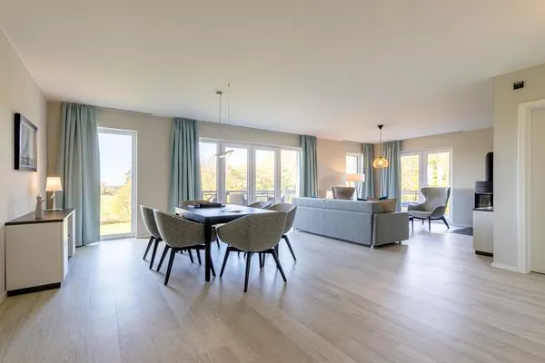 Ferienwohnung Strandlaeufer Ostseebad Wustrow ZweiWasser Alte Seefahrtschule Helles Wohnzimmer  Strandlaeufer