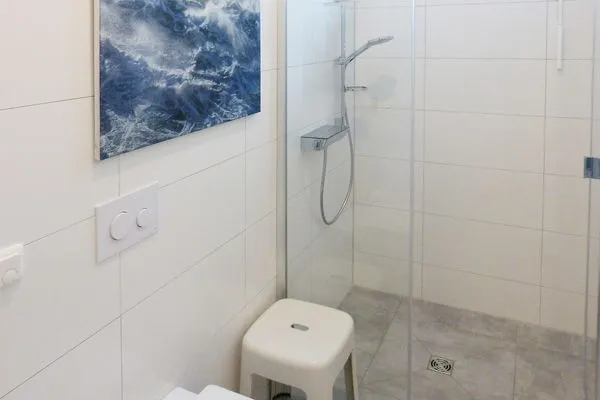 2. Badezimmer in der Ferienwohnung Weiße Düne 7 in Wittdün auf Amrum Haus *Weiße Düne* Ferienwohnung *Weiße Düne 7*