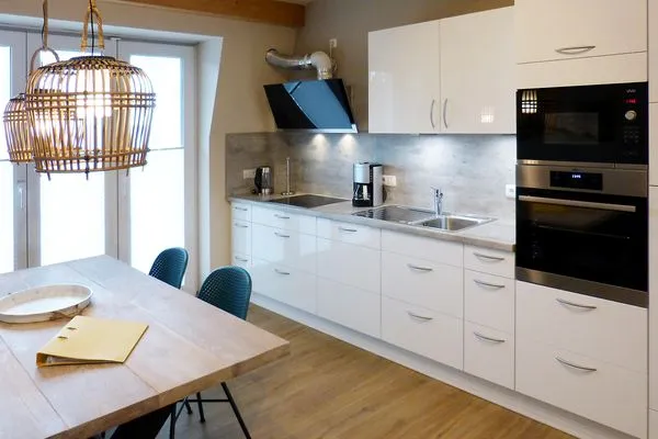 Küche in der Ferienwohnung Weiße Düne 7 in Wittdün auf Amrum Haus *Weiße Düne* Ferienwohnung *Weiße Düne 7*