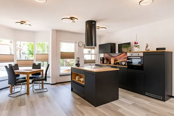 Küche mit Essbereich, lichtdurchflutet  Ferienwohnung Hopf