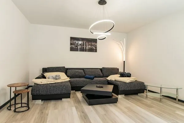 Wohnzimmer, mit großer Sofaecke, Aufbettung  Ferienwohnung Hopf