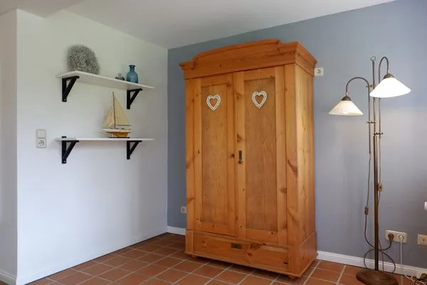 Eingangsbereich mit Garderobenschrank  Ferienhaus Poseby