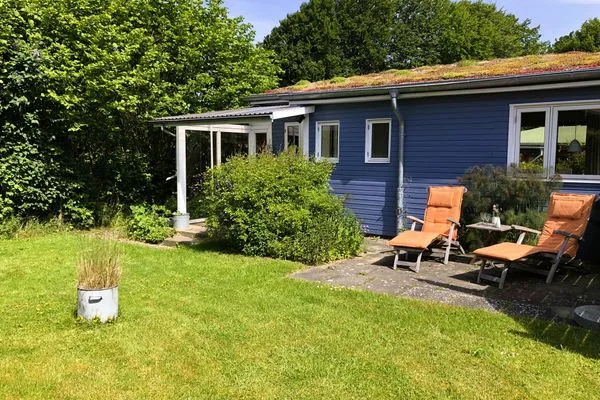 Blick vom Garten auf die Blaue Pause  Blaue Pause