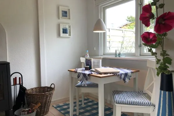 Heller Essplatz mit Platz für 2  Blaue Pause