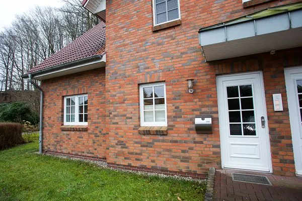 Das Strandquartier L. A. liegt im Erdgeschoss in einem Mehrfamilienhaus  Strandquartier L. A.