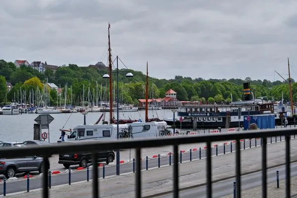 Landschaft  Schiffbrücke