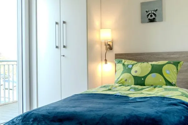 Kinderzimmer mit Kleiderschrank  Austernfischer (E013)