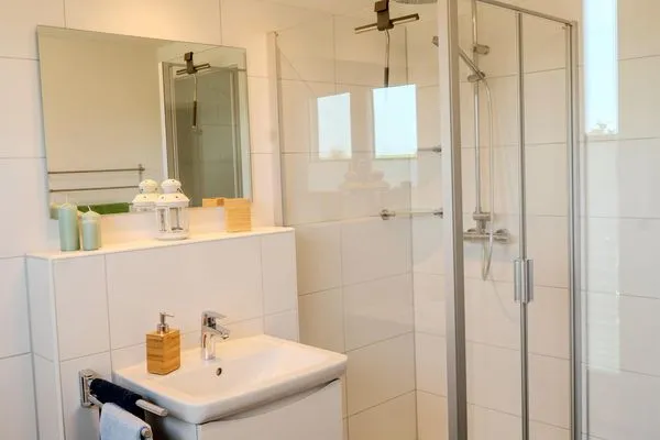 Großzügige Dusche  Austernfischer (E013)