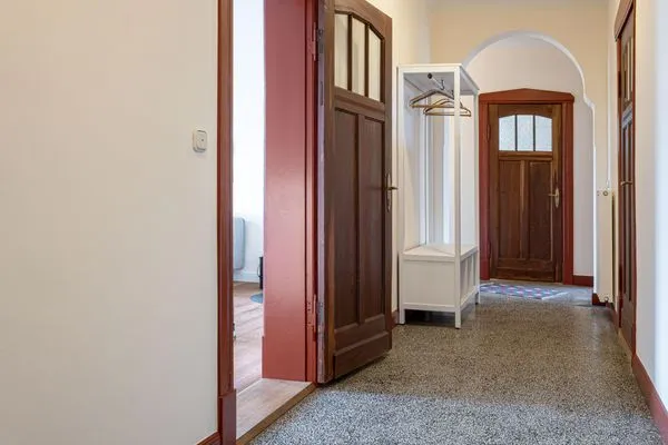 Großzügiger Flur mit historischem Boden  Ferienwohnung Gut Hardesby