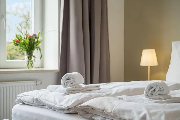 Bettwäsche und Handtücher bei Bedarf  Ferienwohnung Gut Hardesby