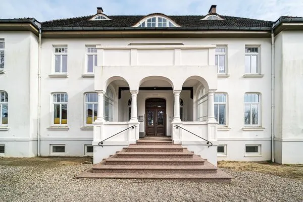 Eingang zum Anwesen  Ferienwohnung Gut Hardesby