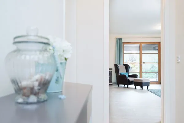 Wohnzimmer, Fernseher, Couch, Sofa, Esstisch, Kommode  Ferienwohnung "Birkenhain 5"