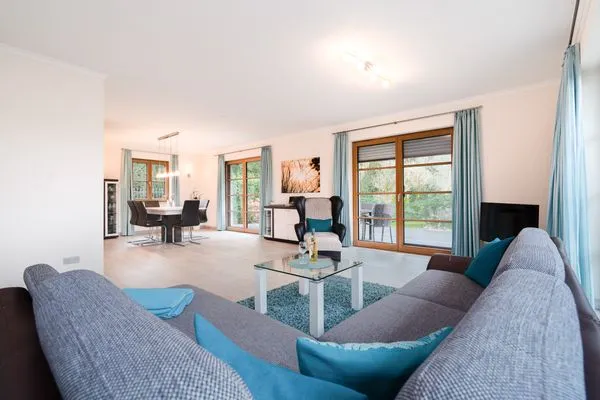 Wohnzimmer, Fernseher, Couch, Sofa, Esstisch, Kommode  Ferienwohnung "Birkenhain 5"