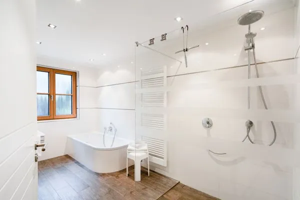 Toilette, Waschbecken, Badewanne, Dusche  Ferienwohnung "Birkenhain 5"