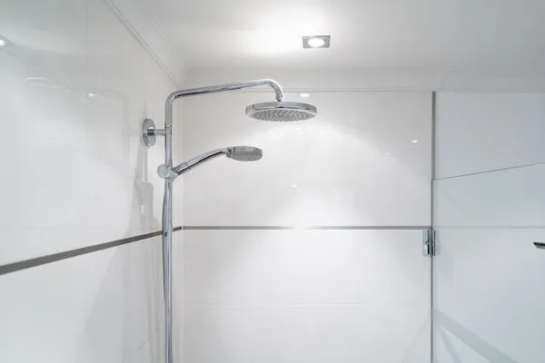 Toilette, Waschbecken, Badewanne, Dusche  Ferienwohnung "Birkenhain 5"