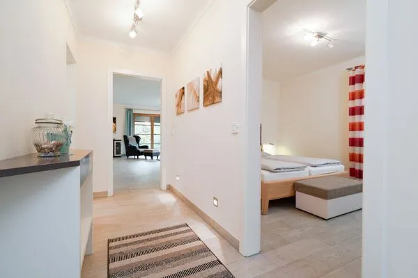 Bett, Doppelbett, Nachttisch, Schrank, TV, Fernseher  Ferienwohnung "Birkenhain 5"