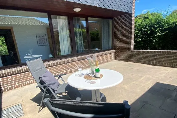 Diverse Sitz- und Ruhemöglichkeiten stehen bereit  Ferienhaus an der Au