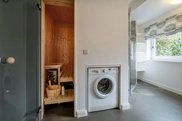 Bad im Erdgeschoss mit Sauna, Fußbodenheizung  Landhaus am Mühlendamm