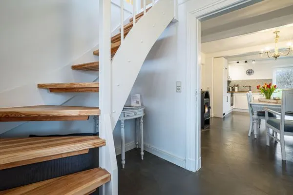 Flur mit Treppenaufgang zum Schlafzimmer oben  Landhaus am Mühlendamm