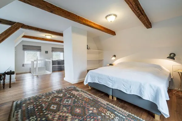 Schlafzimmer im 1. OG mit Doppelbett und extra WC  Landhaus am Mühlendamm