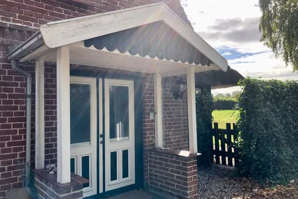 Der Eingangsbereich im Landhaus mit Windfang  Landhaus am Mühlendamm