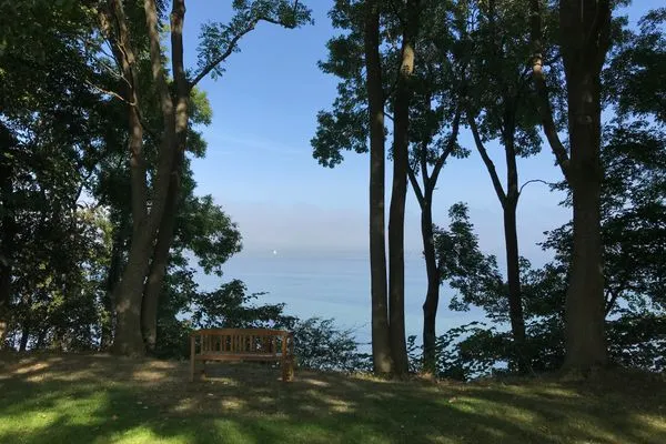 Blick vom Garten über die Flensburger Förde, Ostsee  Bauernhaus am Mühlendamm