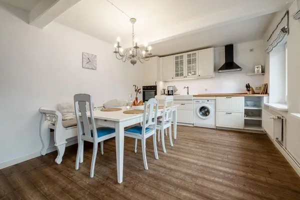 Landhausküche mit umfangreicher Ausstattung und Waschmaschine  Bauernhaus am Mühlendamm