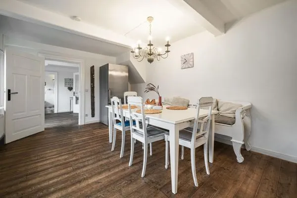 Landhausküche mit umfangreicher Ausstattung und Waschmaschine  Bauernhaus am Mühlendamm