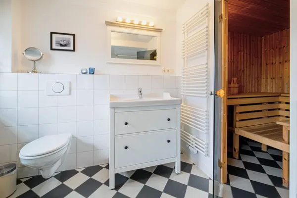 Badezimmer im EG mit Sauna und großer Dusche  Bauernhaus am Mühlendamm