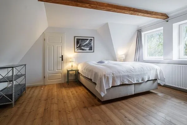 Schlafzimmer im 1. OG mit Boxspringbett (180 x 200 cm)  Bauernhaus am Mühlendamm