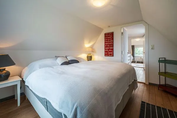Schlafzimmer mit Meerblick und Boxspringbett (180 x 200 cm)  Strandhaus am Mühlendamm