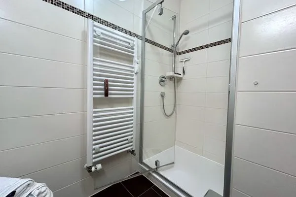  Ferienwohnung Kleine Seeperle Nonnenhorn - Dusche im Badezimmer