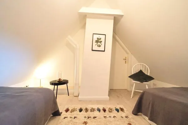 Schlafzimmer mit 2 Einzelbetten (90x200cm)  Reetdachkate Fuchsgraben