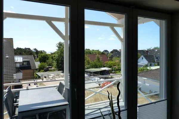 Blick aus dem Wohnzimmer in der Ferienwohnung Weiße Düne 7 in Wittdün auf Amrum Haus *Weiße Düne* Ferienwohnung *Weiße Düne 7*